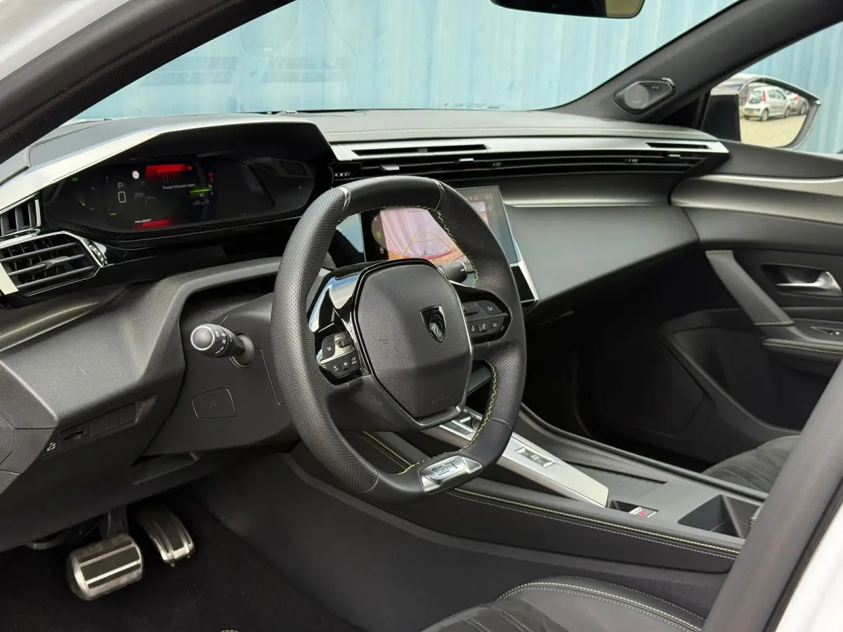 1.2 PureTech GT 130 EAT8 Alcantara bekleding | 360 Camera | Focal | Keyless | Elektrische achterklep | Adeptieve cruise control | Stuurwiel verwarming