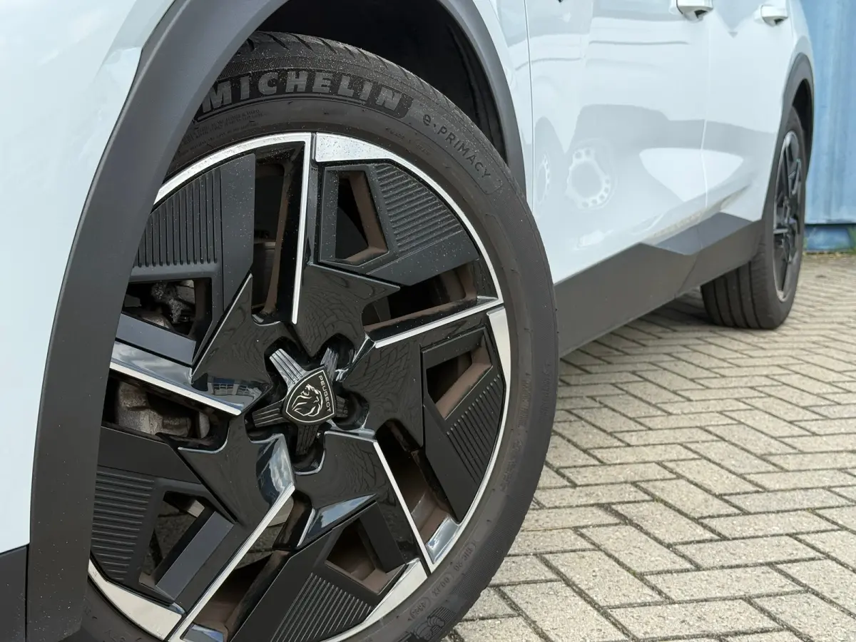 1.2 PureTech GT 130 EAT8 Alcantara bekleding | 360 Camera | Focal | Keyless | Elektrische achterklep | Adeptieve cruise control | Stuurwiel verwarming