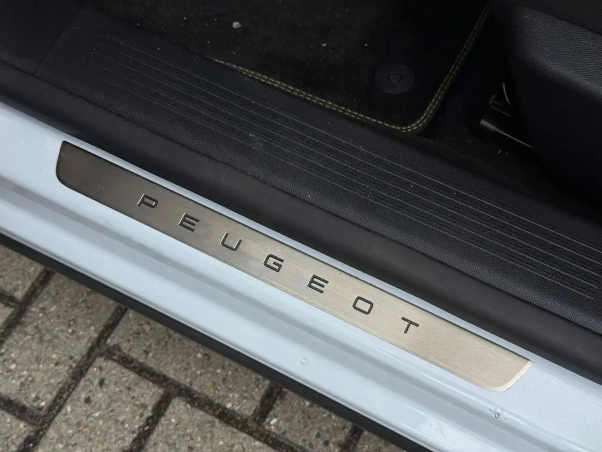 1.2 PureTech GT 130 EAT8 Alcantara bekleding | 360 Camera | Focal | Keyless | Elektrische achterklep | Adeptieve cruise control | Stuurwiel verwarming