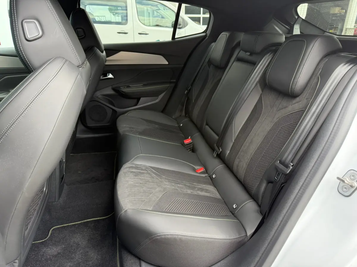 1.2 PureTech GT 130 EAT8 Alcantara bekleding | 360 Camera | Focal | Keyless | Elektrische achterklep | Adeptieve cruise control | Stuurwiel verwarming