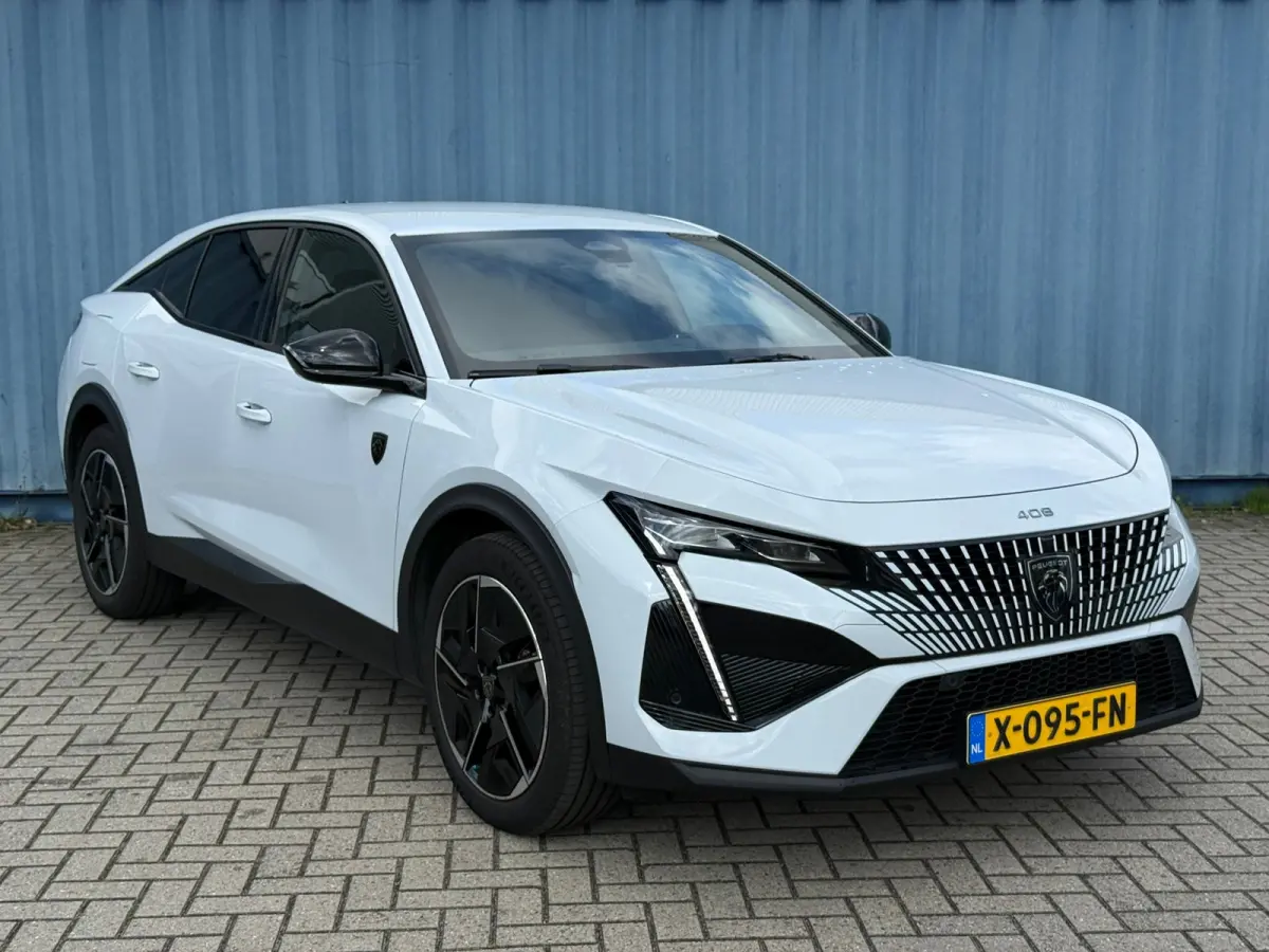 1.2 PureTech GT 130 EAT8 Alcantara bekleding | 360 Camera | Focal | Keyless | Elektrische achterklep | Adeptieve cruise control | Stuurwiel verwarming