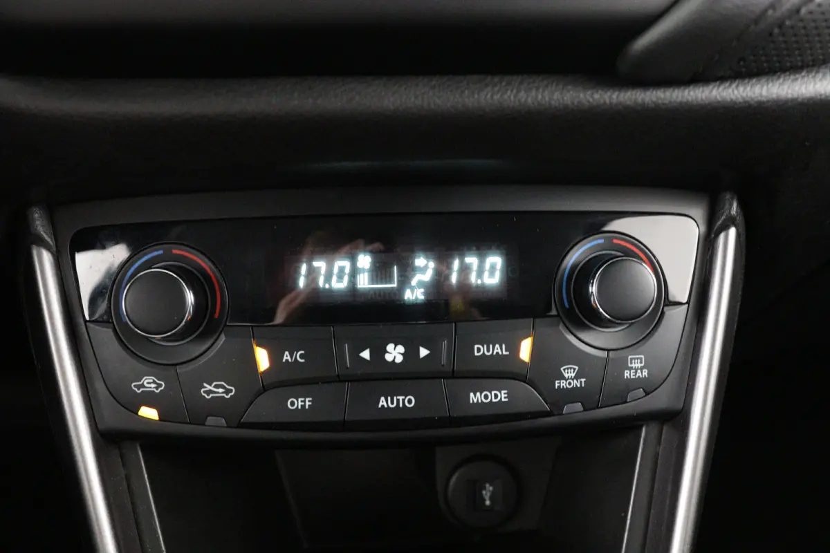 1.4 Boosterjet Select Smart Hybrid | Afn Trekhaak | Adaptive Cruise | Stoelverwarming | Camera | Keyless | Camera | Dealer Onderhouden | Climate Control