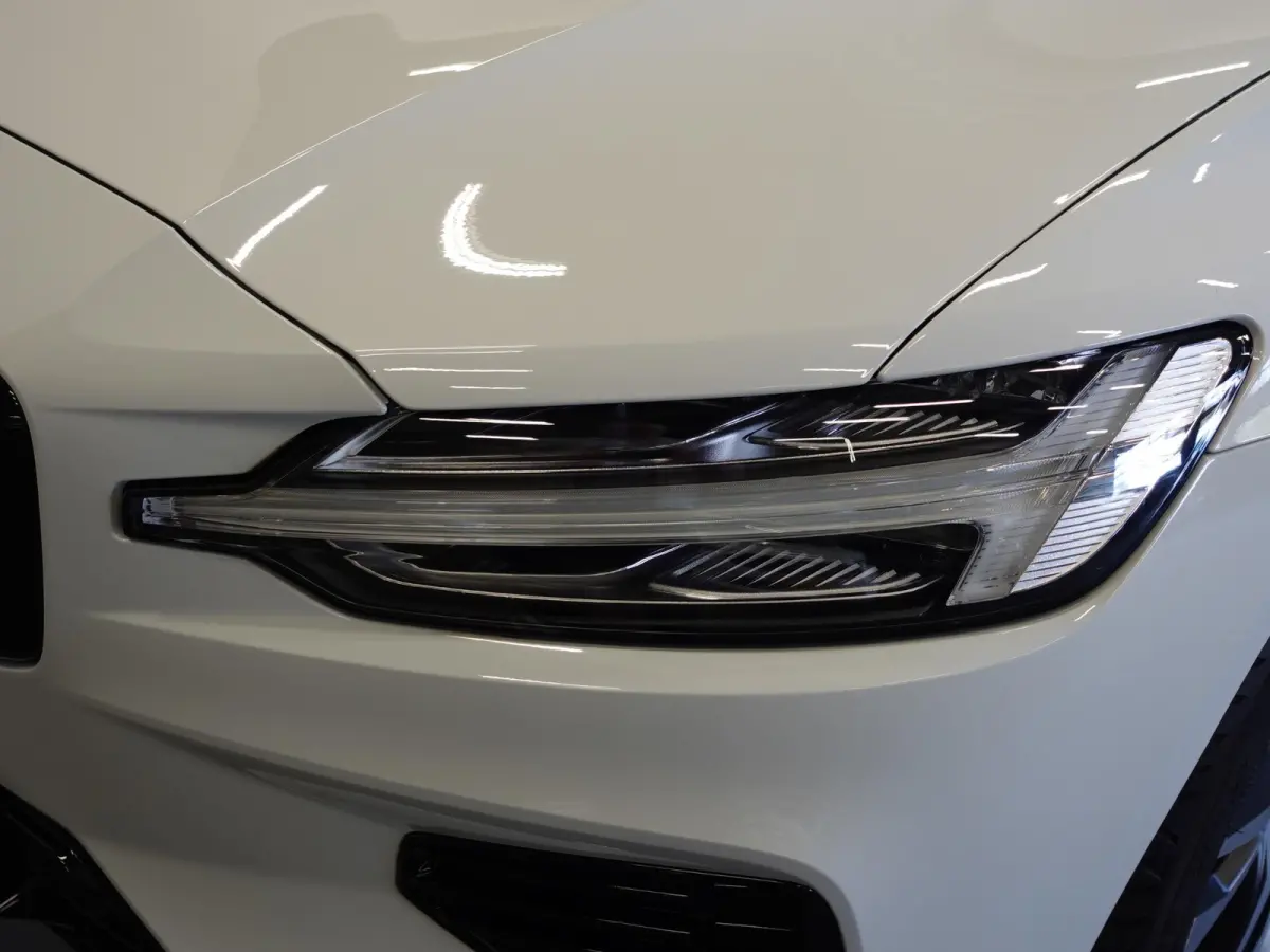 2.0 T6 Recharge AWD R-Design Panoramadak Navigatie Apple Carplay/Android Auto Camera Parkeersensoren Stoel- en stuurverwarming Cruise Control Blind Spot Assist Virtual Cockpit Climate Contro