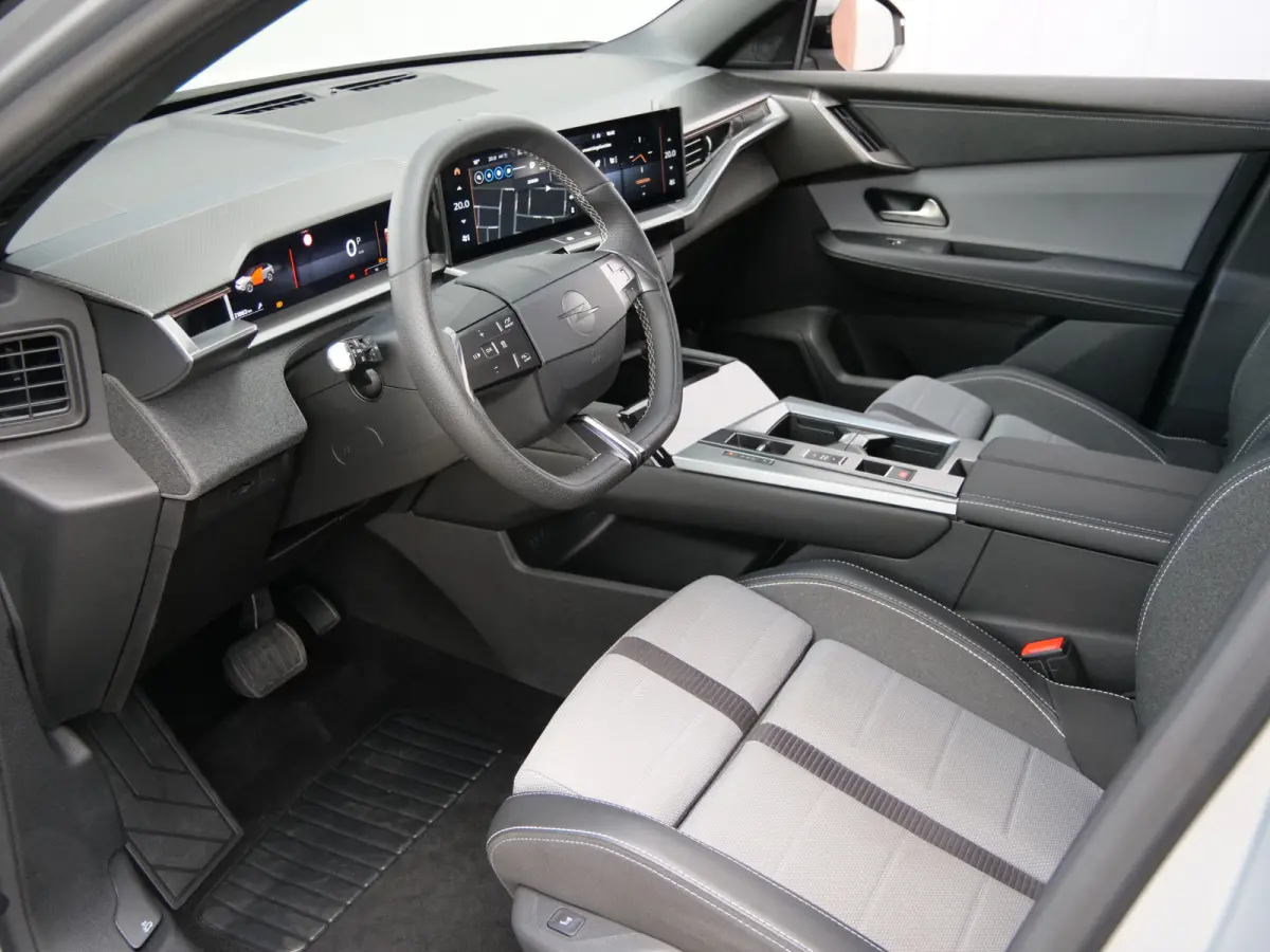 1.2 Turbo Hybrid GS 136 Pk Automaat Navi / DAB / Apple Carplay / Camera / Winterpakket