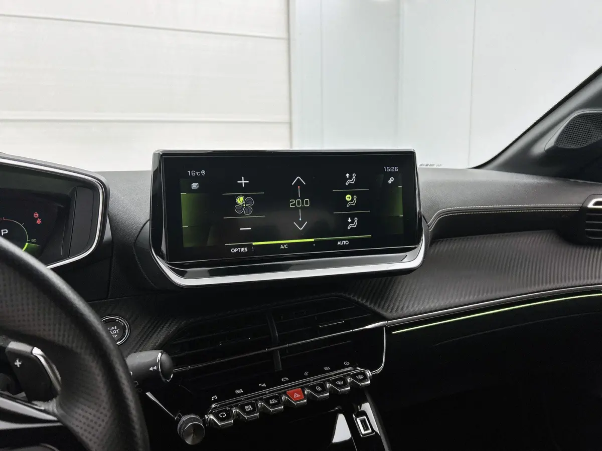 1.2 GT 100pk Automaat | Navigatie | Climate Control | Cruise Control | Camera | 17"LMV | Dodehoekdetectie | LED | Apple Carplay/Android Auto |