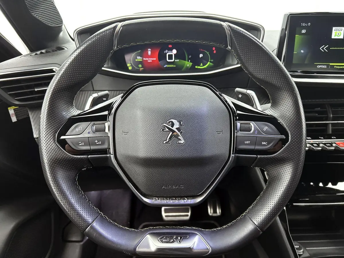 1.2 GT 100pk Automaat | Navigatie | Climate Control | Cruise Control | Camera | 17"LMV | Dodehoekdetectie | LED | Apple Carplay/Android Auto |