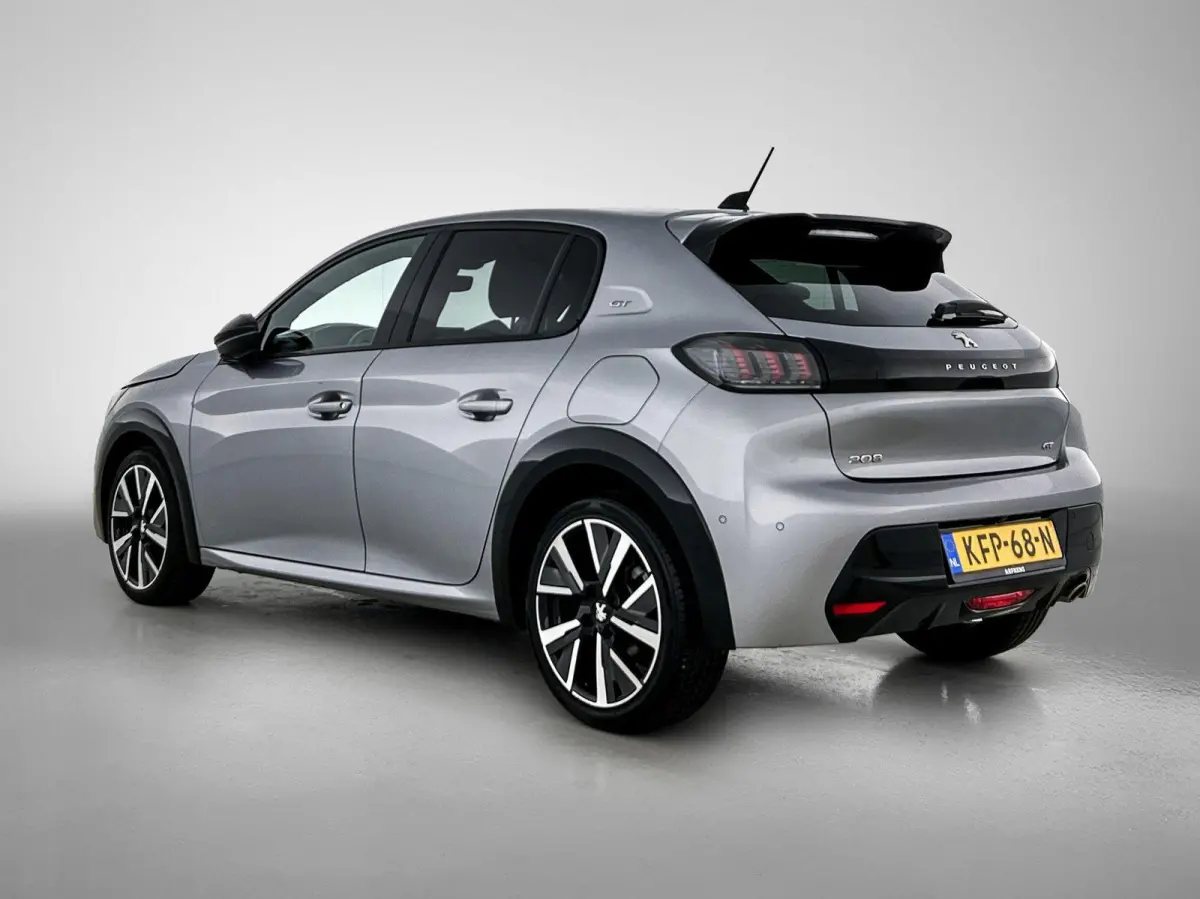 1.2 GT 100pk Automaat | Navigatie | Climate Control | Cruise Control | Camera | 17"LMV | Dodehoekdetectie | LED | Apple Carplay/Android Auto |