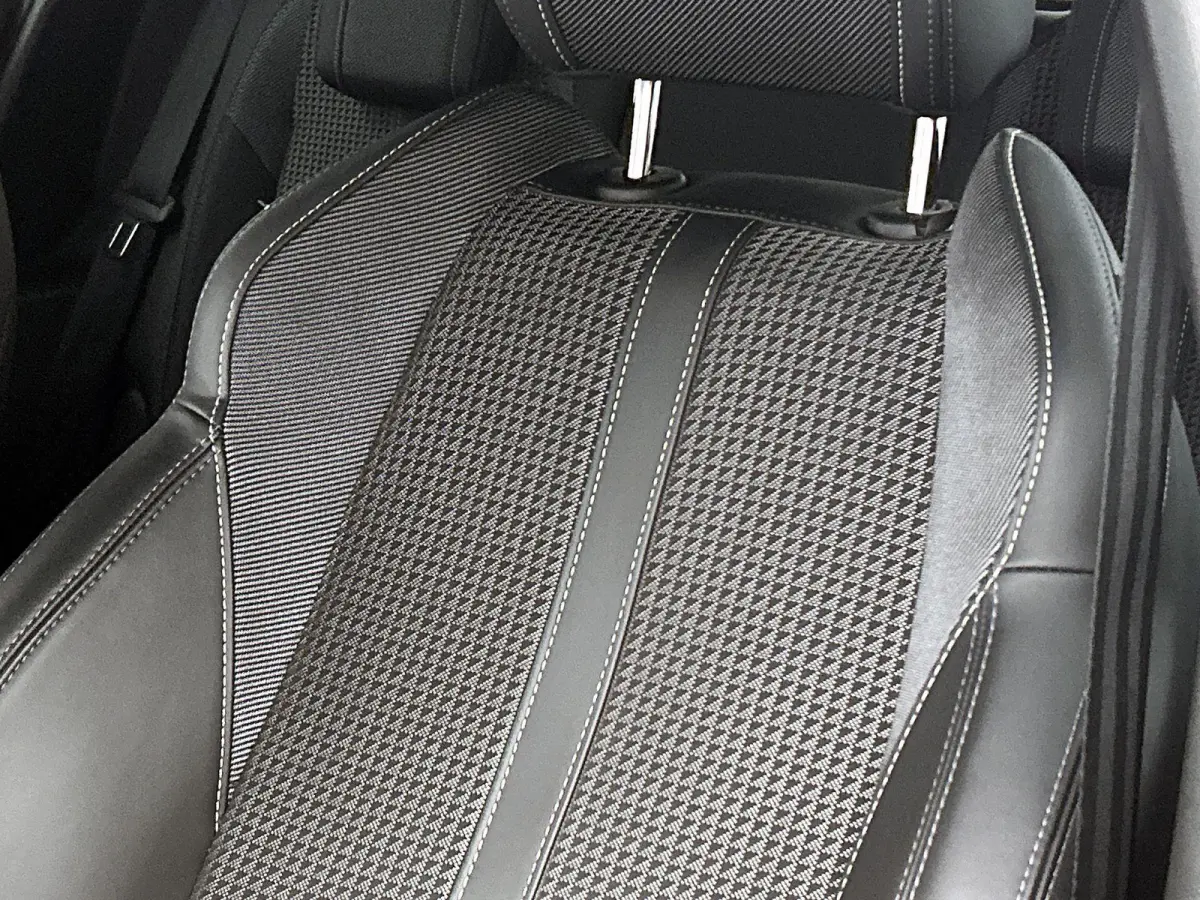 1.2 GT 100pk Automaat | Navigatie | Climate Control | Cruise Control | Camera | 17"LMV | Dodehoekdetectie | LED | Apple Carplay/Android Auto |