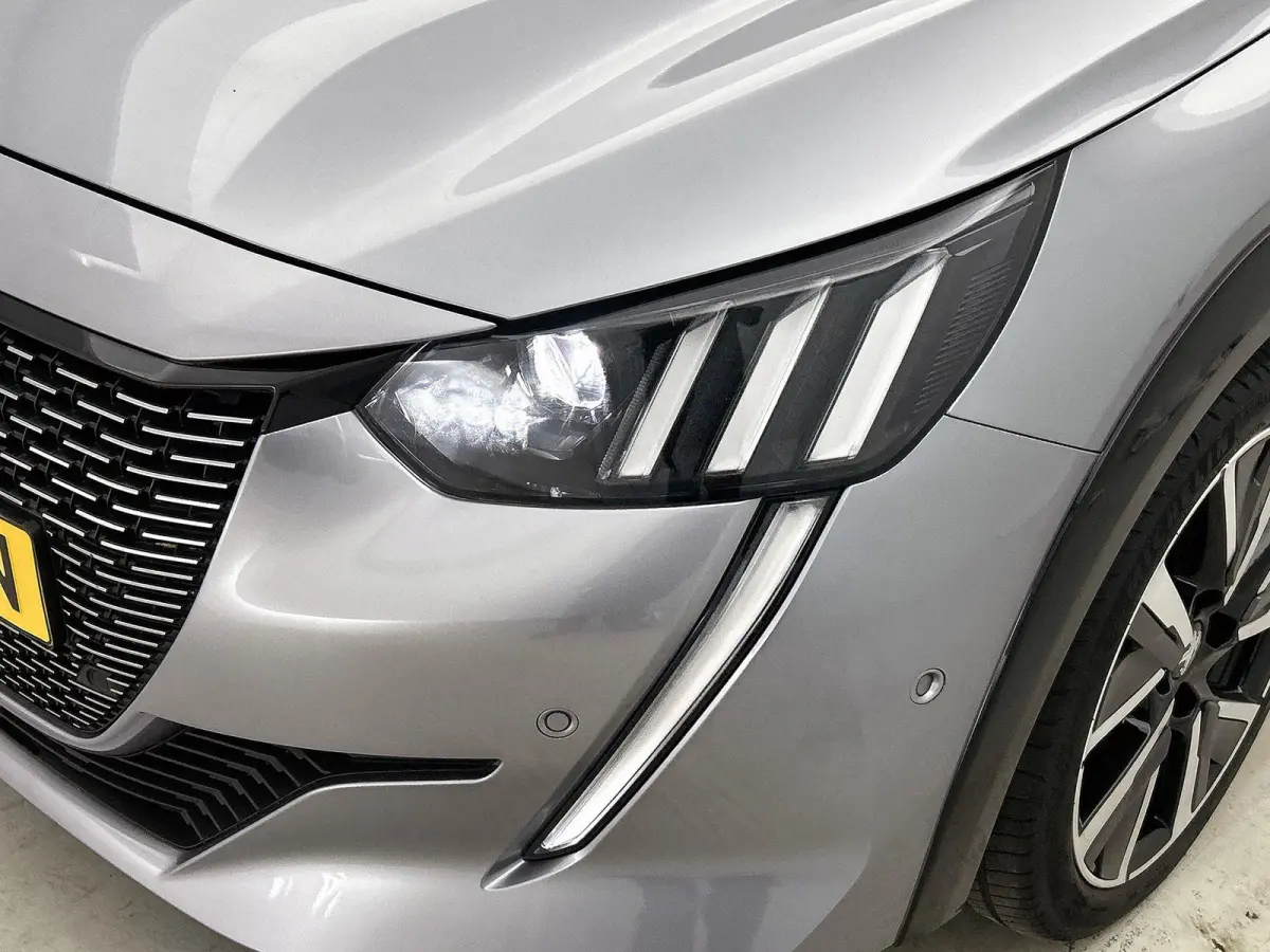 1.2 GT 100pk Automaat | Navigatie | Climate Control | Cruise Control | Camera | 17"LMV | Dodehoekdetectie | LED | Apple Carplay/Android Auto |