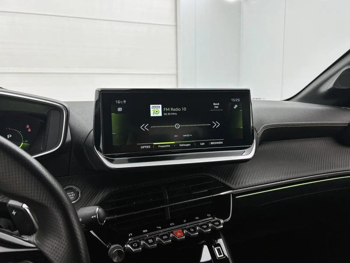 1.2 GT 100pk Automaat | Navigatie | Climate Control | Cruise Control | Camera | 17"LMV | Dodehoekdetectie | LED | Apple Carplay/Android Auto |