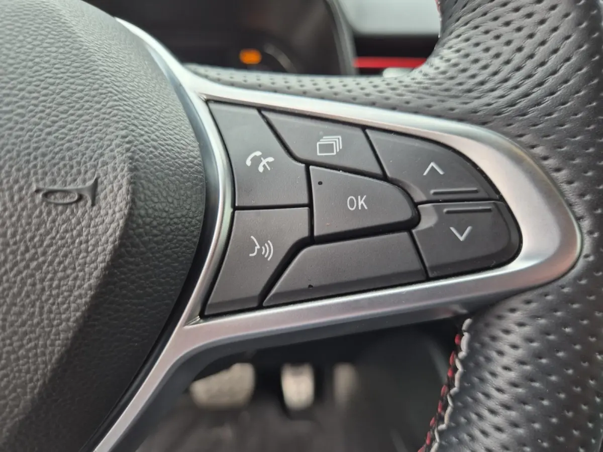 1.6 E-Tech Hybrid 140 R.S. Line | Cruise Control | Climate Control | Navigatie | Camera | Sportstoelen | LM Velgen |