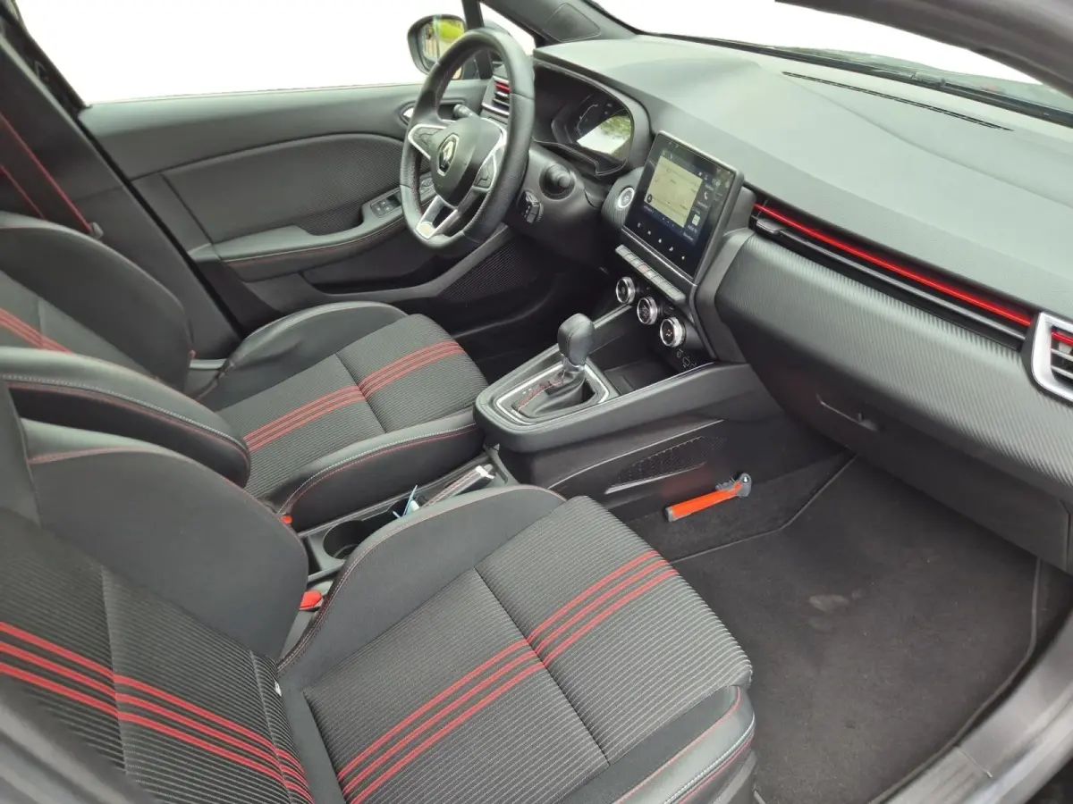 1.6 E-Tech Hybrid 140 R.S. Line | Cruise Control | Climate Control | Navigatie | Camera | Sportstoelen | LM Velgen |