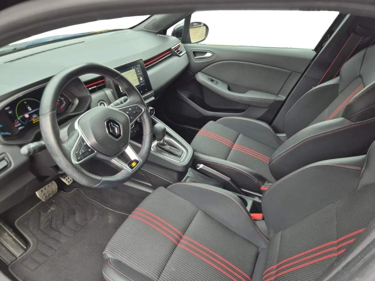 1.6 E-Tech Hybrid 140 R.S. Line | Cruise Control | Climate Control | Navigatie | Camera | Sportstoelen | LM Velgen |