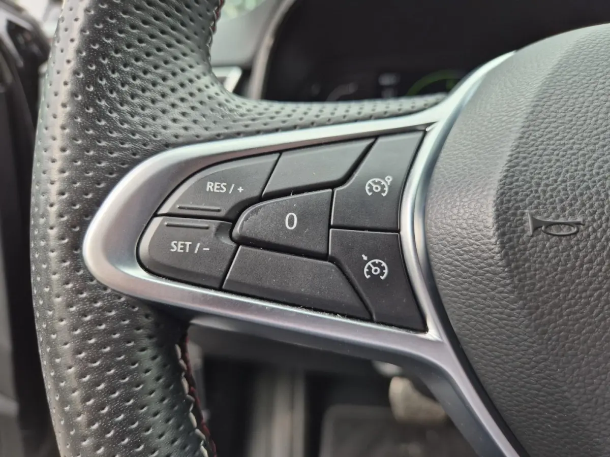 1.6 E-Tech Hybrid 140 R.S. Line | Cruise Control | Climate Control | Navigatie | Camera | Sportstoelen | LM Velgen |