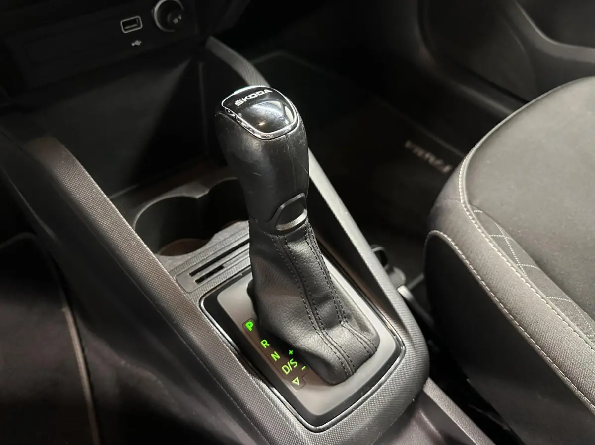 1.0 TSI Ambition AUTOMAAT TREKHAAK CARPLAY NAVI CRUISE ECC LM.