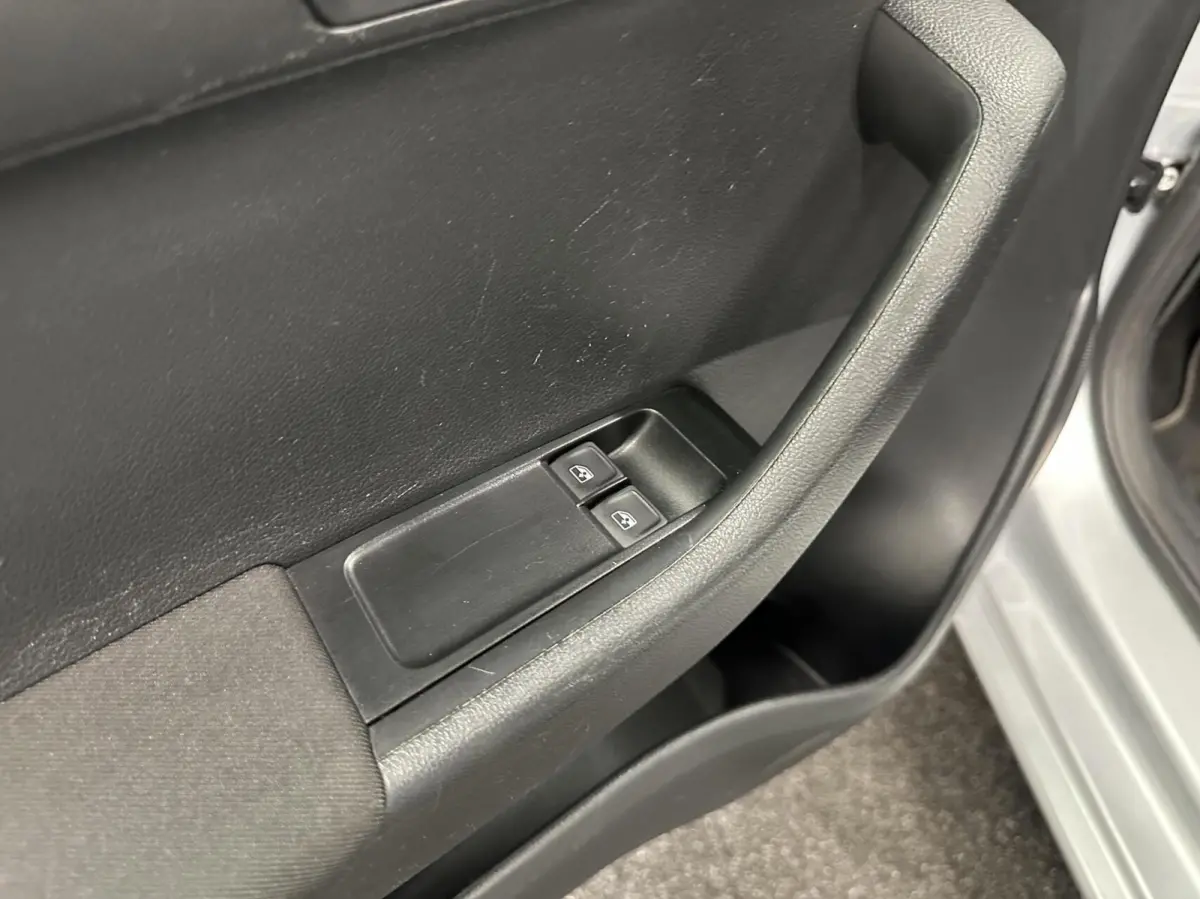 1.0 TSI Ambition AUTOMAAT TREKHAAK CARPLAY NAVI CRUISE ECC LM.