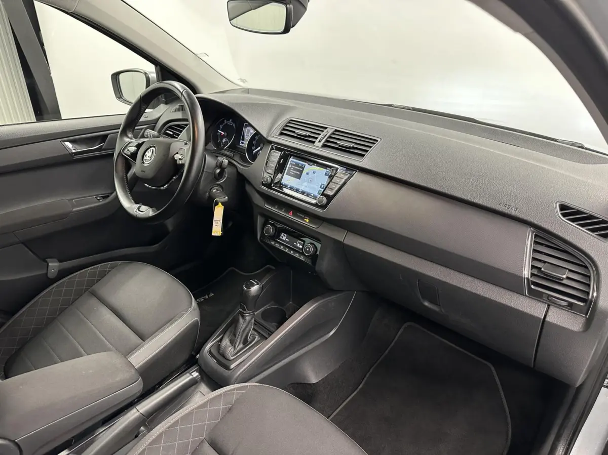 1.0 TSI Ambition AUTOMAAT TREKHAAK CARPLAY NAVI CRUISE ECC LM.