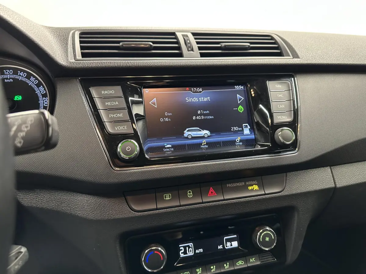 1.0 TSI Ambition AUTOMAAT TREKHAAK CARPLAY NAVI CRUISE ECC LM.