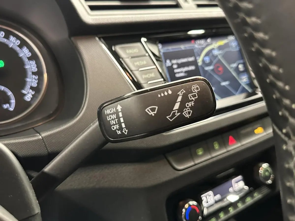 1.0 TSI Ambition AUTOMAAT TREKHAAK CARPLAY NAVI CRUISE ECC LM.