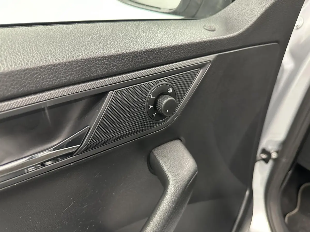 1.0 TSI Ambition AUTOMAAT TREKHAAK CARPLAY NAVI CRUISE ECC LM.