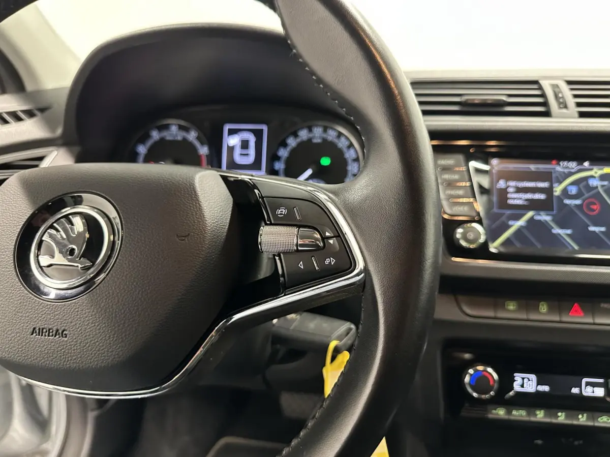 1.0 TSI Ambition AUTOMAAT TREKHAAK CARPLAY NAVI CRUISE ECC LM.