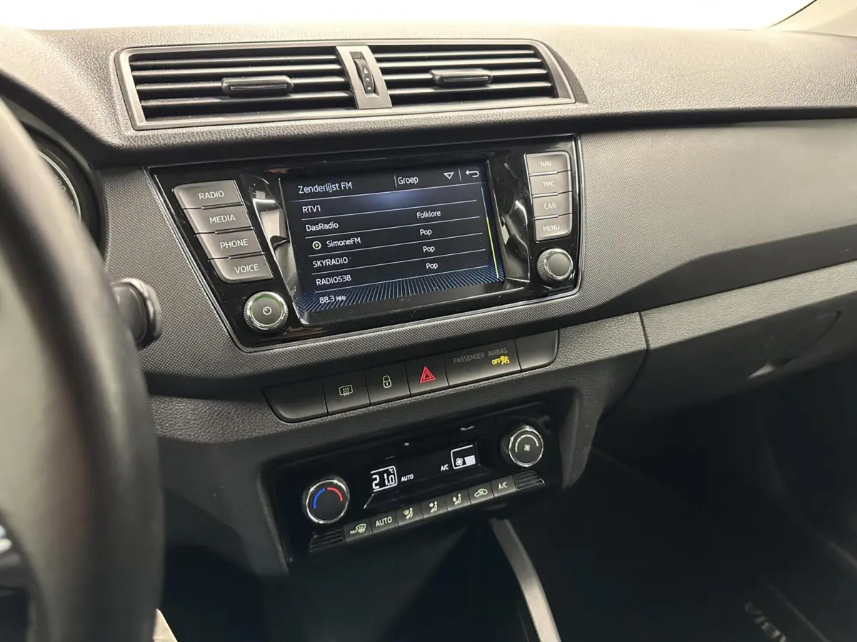 1.0 TSI Ambition AUTOMAAT TREKHAAK CARPLAY NAVI CRUISE ECC LM.
