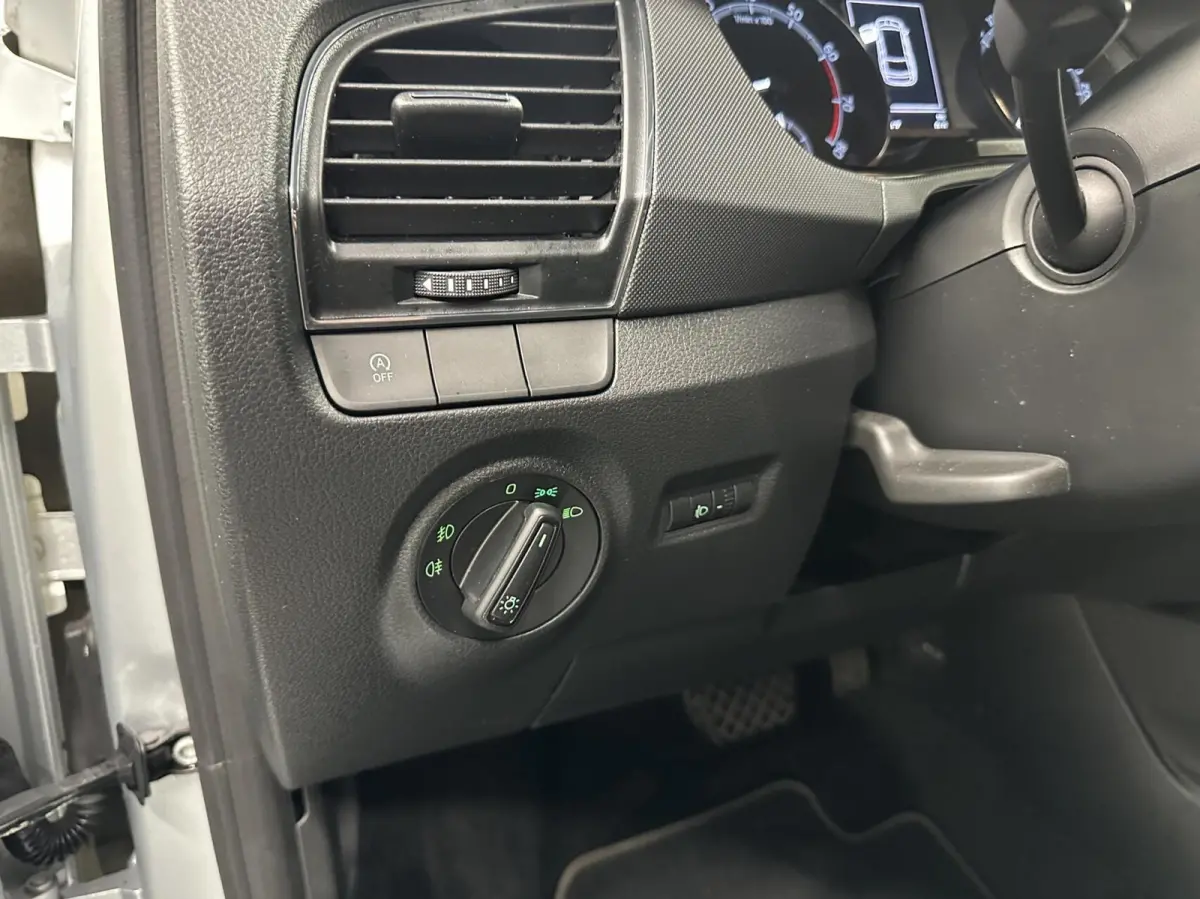 1.0 TSI Ambition AUTOMAAT TREKHAAK CARPLAY NAVI CRUISE ECC LM.