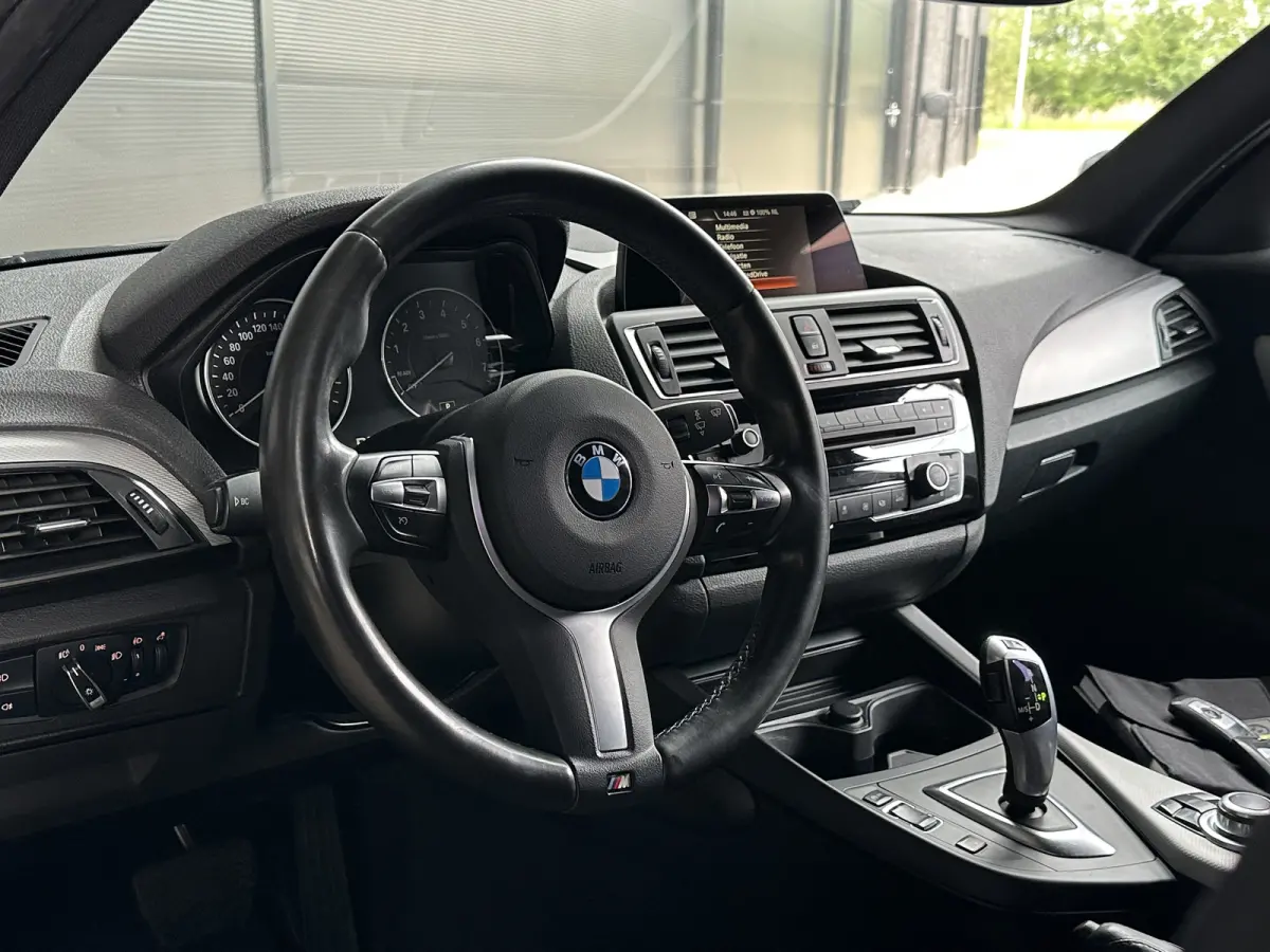 118i LCI | M-Sport | 5-Deurs | HiFi | Park Assist | Navi | LED |