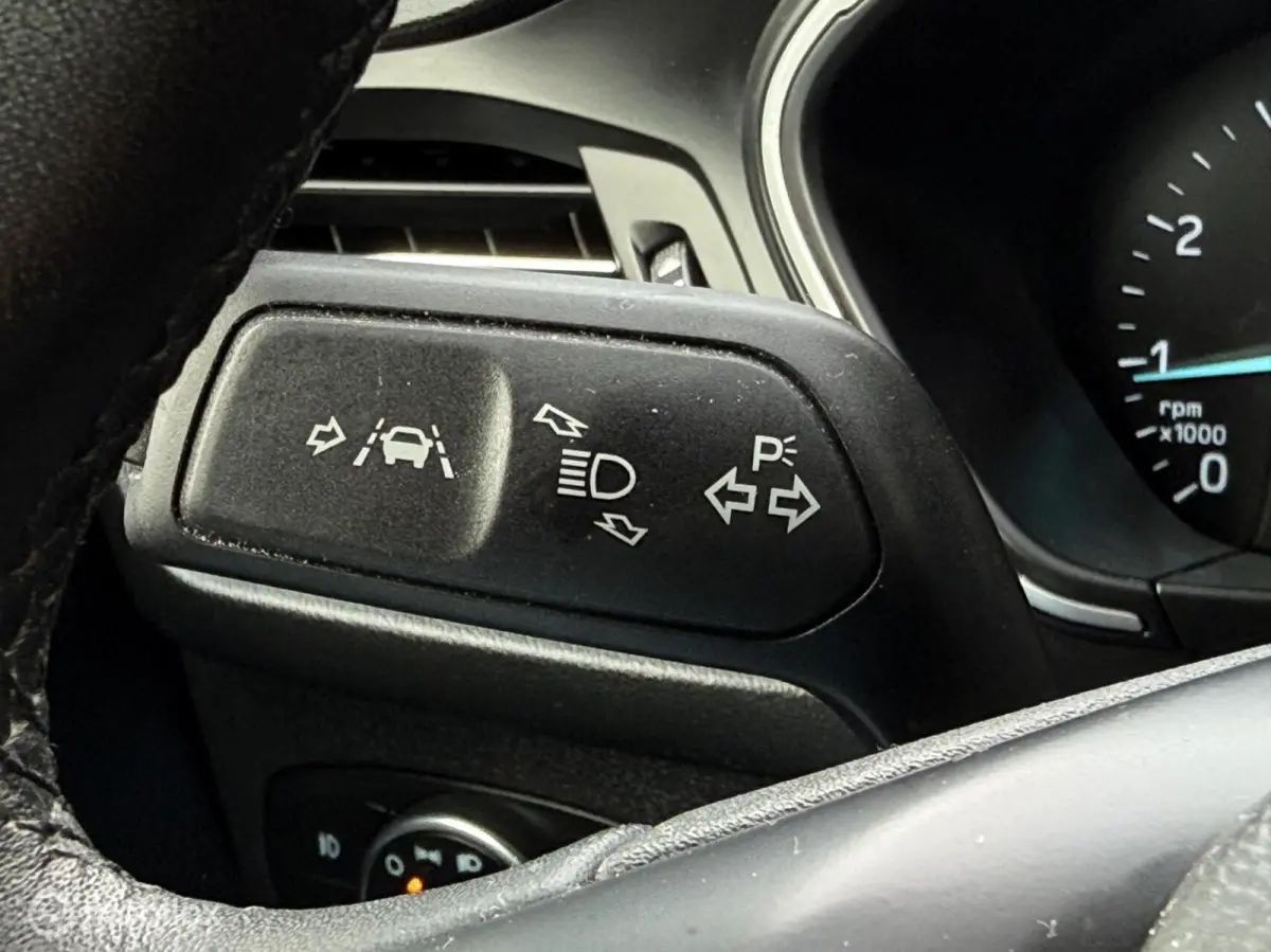 1.0 EcoBoost Trend Edition CarPlay Camera Full-Led