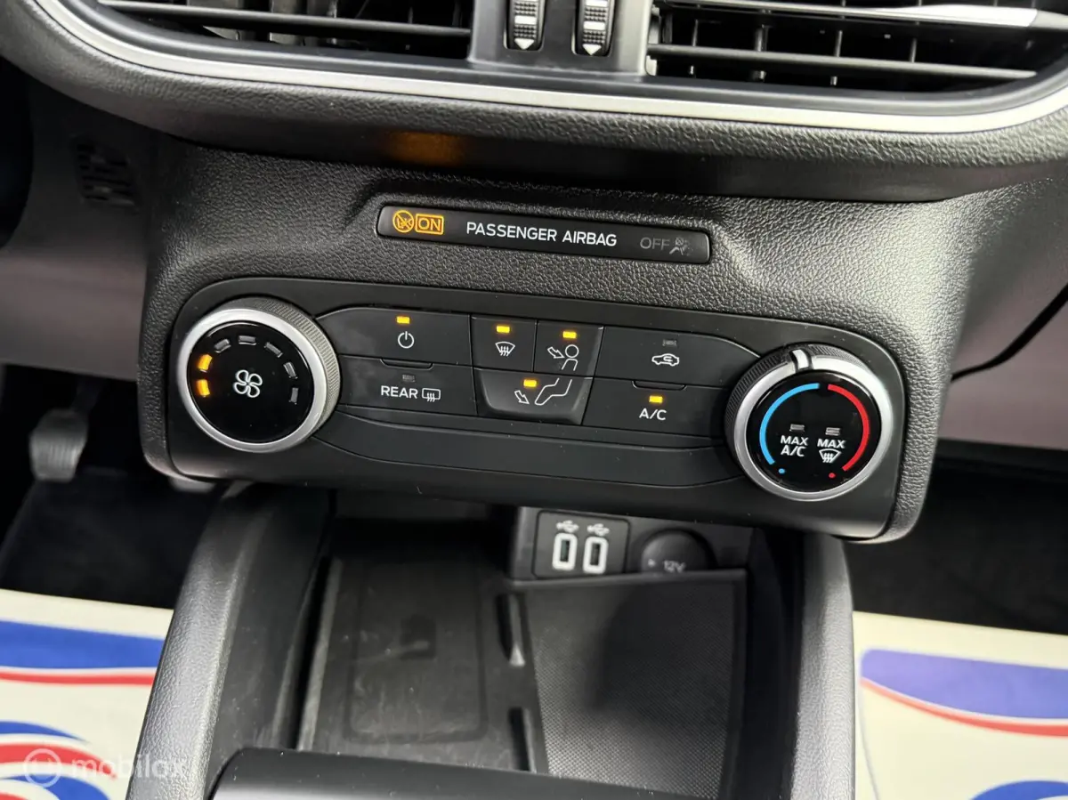 1.0 EcoBoost Trend Edition CarPlay Camera Full-Led