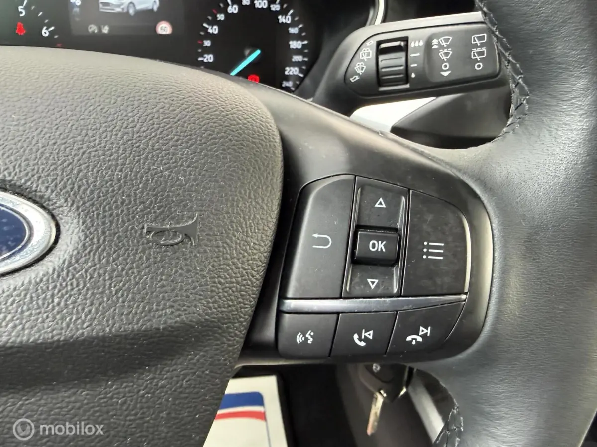 1.0 EcoBoost Trend Edition CarPlay Camera Full-Led