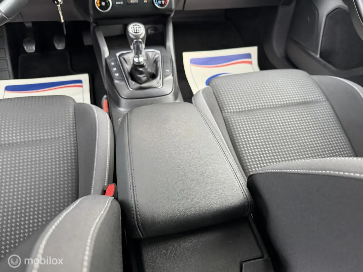 1.0 EcoBoost Trend Edition CarPlay Camera Full-Led