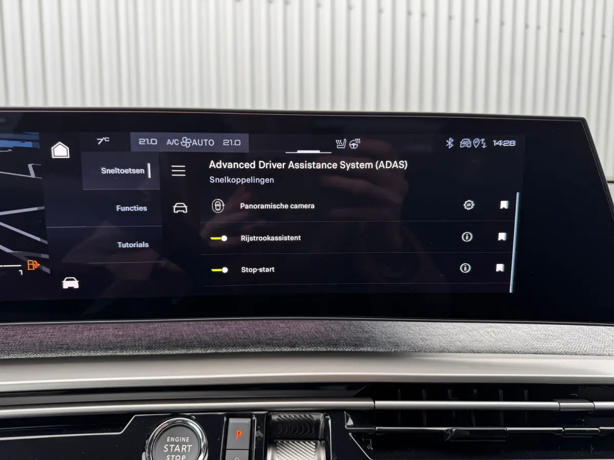 1.2 Hybrid 145PK GT | Navigatie | Camera | Parkeersensoren | Elektrische Bedienbare Kofferbak | Draadloze Apple Carplay / Android Auto | | Achteruitrijcamera | Apple Carplay/Android Auto|tel