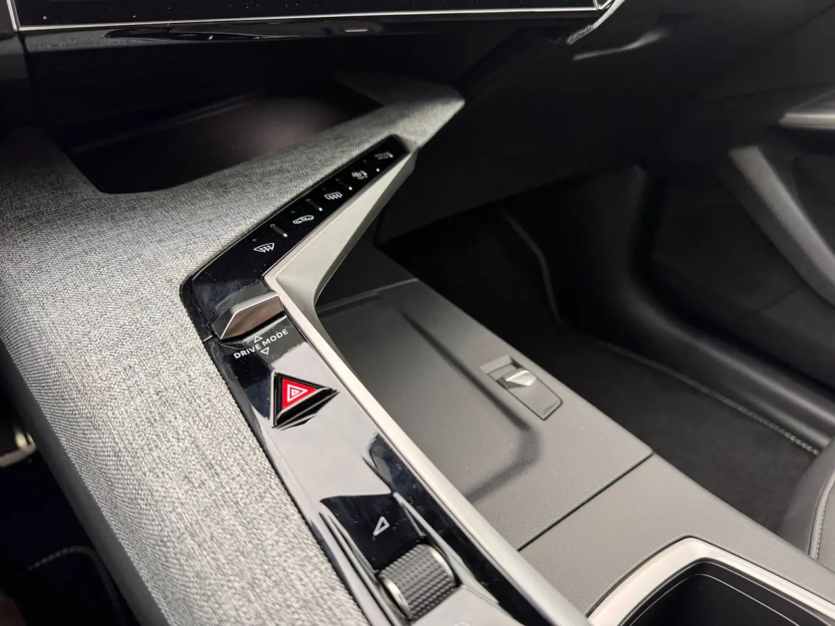 1.2 Hybrid 145PK GT | Navigatie | Camera | Parkeersensoren | Elektrische Bedienbare Kofferbak | Draadloze Apple Carplay / Android Auto | | Achteruitrijcamera | Apple Carplay/Android Auto|tel