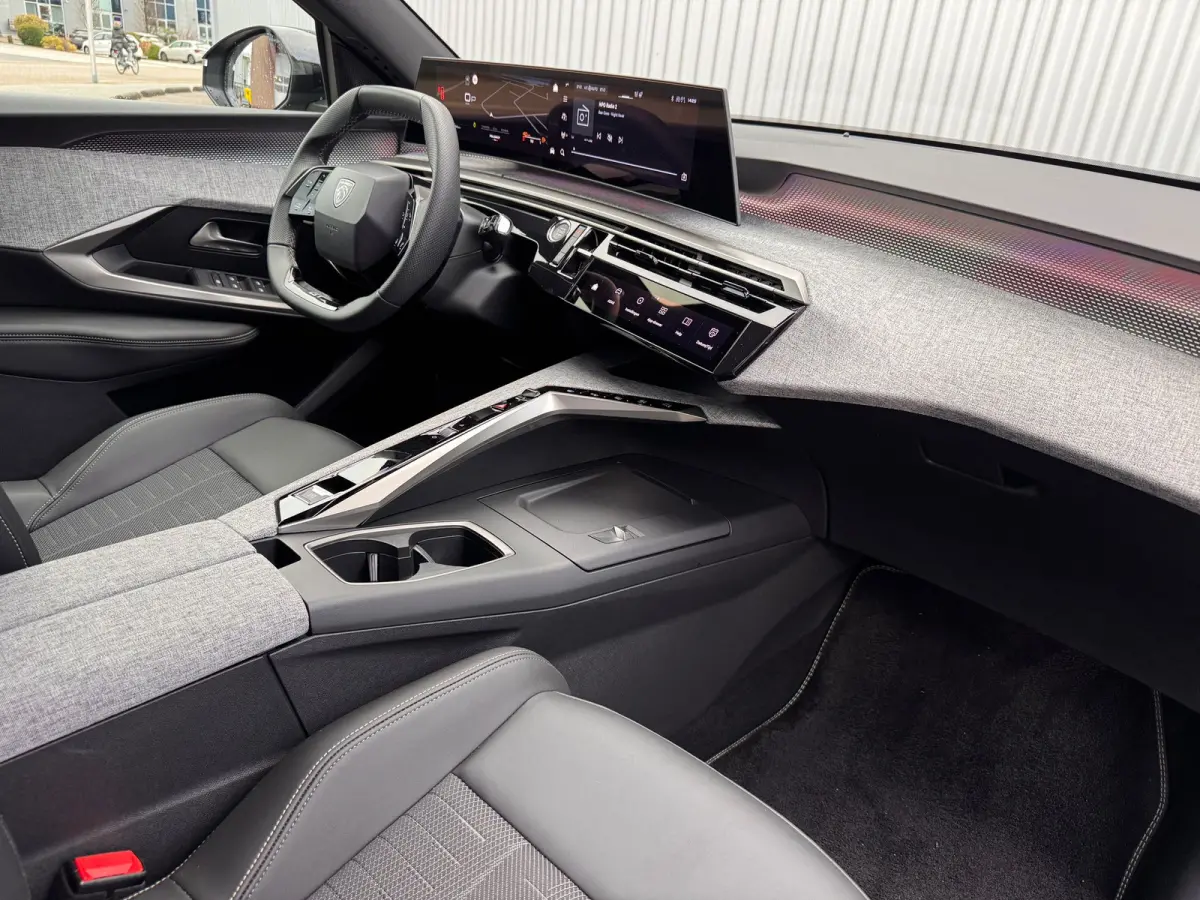 1.2 Hybrid 145PK GT | Navigatie | Camera | Parkeersensoren | Elektrische Bedienbare Kofferbak | Draadloze Apple Carplay / Android Auto | | Achteruitrijcamera | Apple Carplay/Android Auto|tel