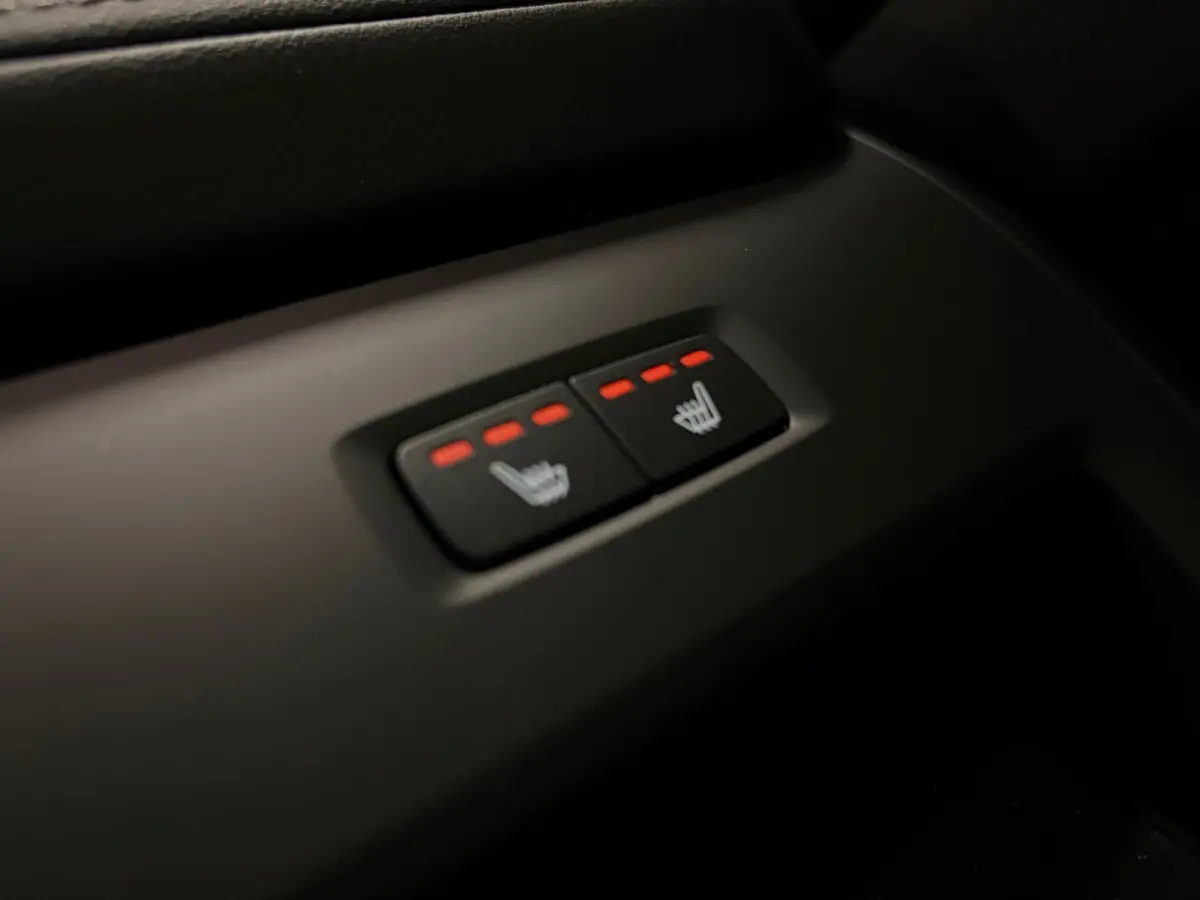 T8 AWD Recharge Ultra Black Edition | Luchtvering | Trekhaak | 360° Camera | 455pk | Head-Up Display | Adaptieve Cruise Control | Stoelverwarming voor+achter | Stuurwielverwarming | Schuifd