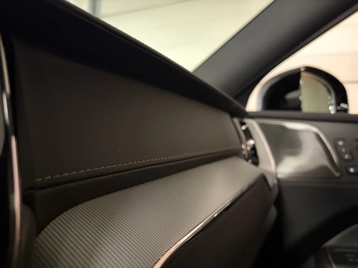 T8 AWD Recharge Ultra Black Edition | Luchtvering | Trekhaak | 360° Camera | 455pk | Head-Up Display | Adaptieve Cruise Control | Stoelverwarming voor+achter | Stuurwielverwarming | Schuifd
