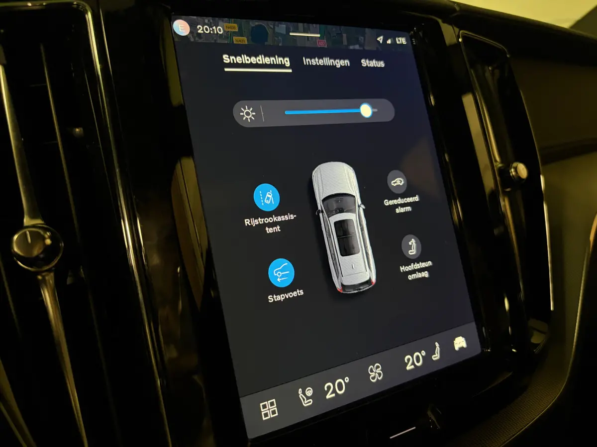 T8 AWD Recharge Ultra Black Edition | Luchtvering | Trekhaak | 360° Camera | 455pk | Head-Up Display | Adaptieve Cruise Control | Stoelverwarming voor+achter | Stuurwielverwarming | Schuifd