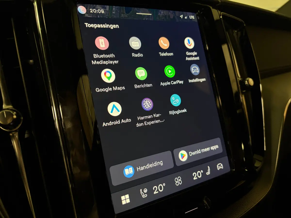 T8 AWD Recharge Ultra Black Edition | Luchtvering | Trekhaak | 360° Camera | 455pk | Head-Up Display | Adaptieve Cruise Control | Stoelverwarming voor+achter | Stuurwielverwarming | Schuifd