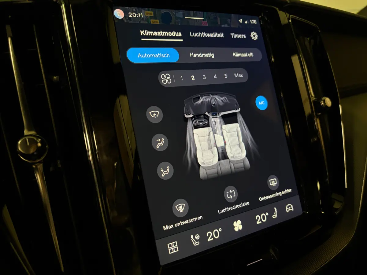 T8 AWD Recharge Ultra Black Edition | Luchtvering | Trekhaak | 360° Camera | 455pk | Head-Up Display | Adaptieve Cruise Control | Stoelverwarming voor+achter | Stuurwielverwarming | Schuifd