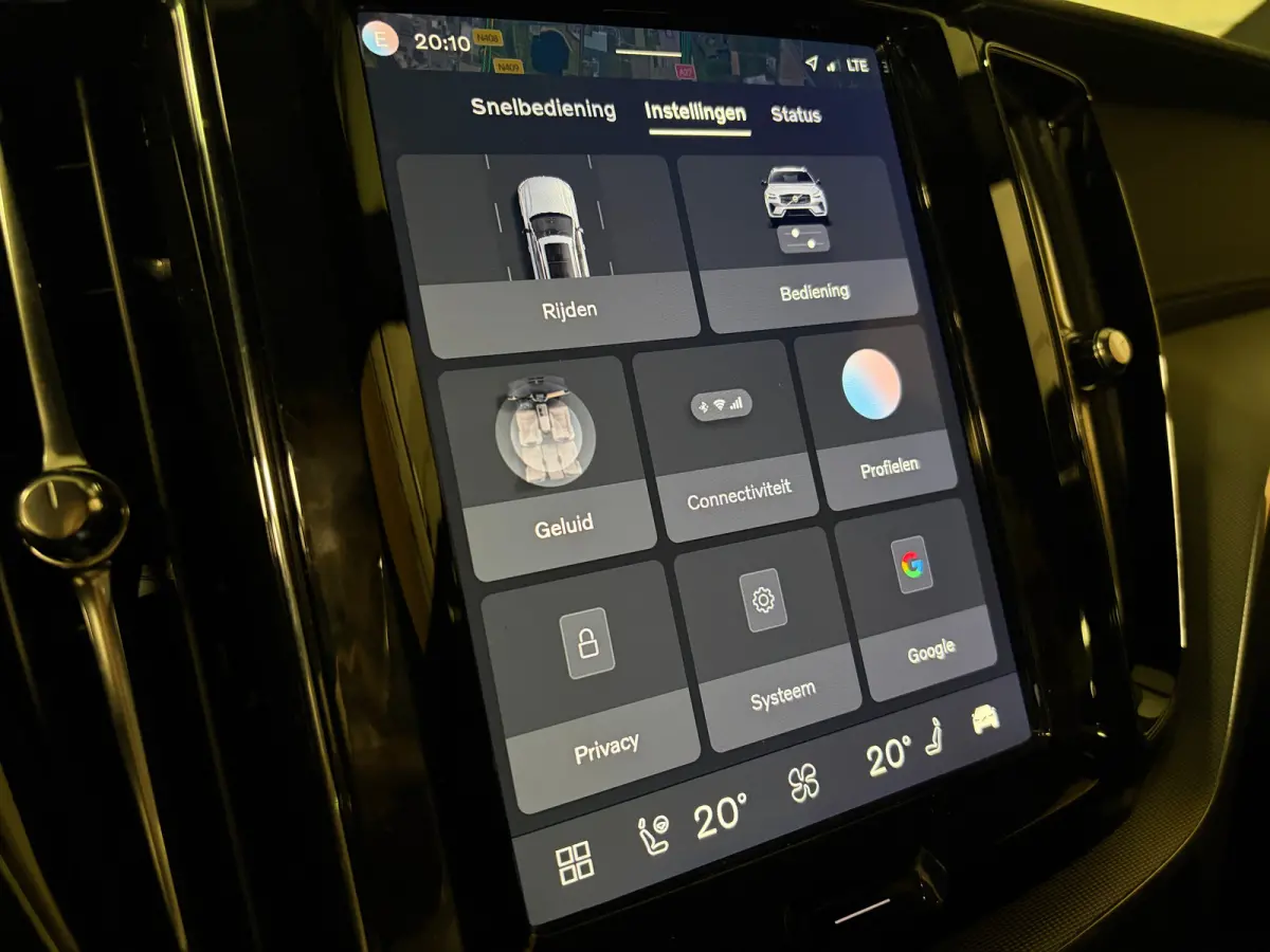 T8 AWD Recharge Ultra Black Edition | Luchtvering | Trekhaak | 360° Camera | 455pk | Head-Up Display | Adaptieve Cruise Control | Stoelverwarming voor+achter | Stuurwielverwarming | Schuifd