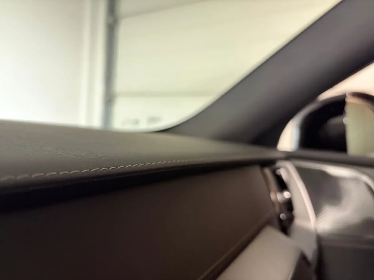 T8 AWD Recharge Ultra Black Edition | Luchtvering | Trekhaak | 360° Camera | 455pk | Head-Up Display | Adaptieve Cruise Control | Stoelverwarming voor+achter | Stuurwielverwarming | Schuifd