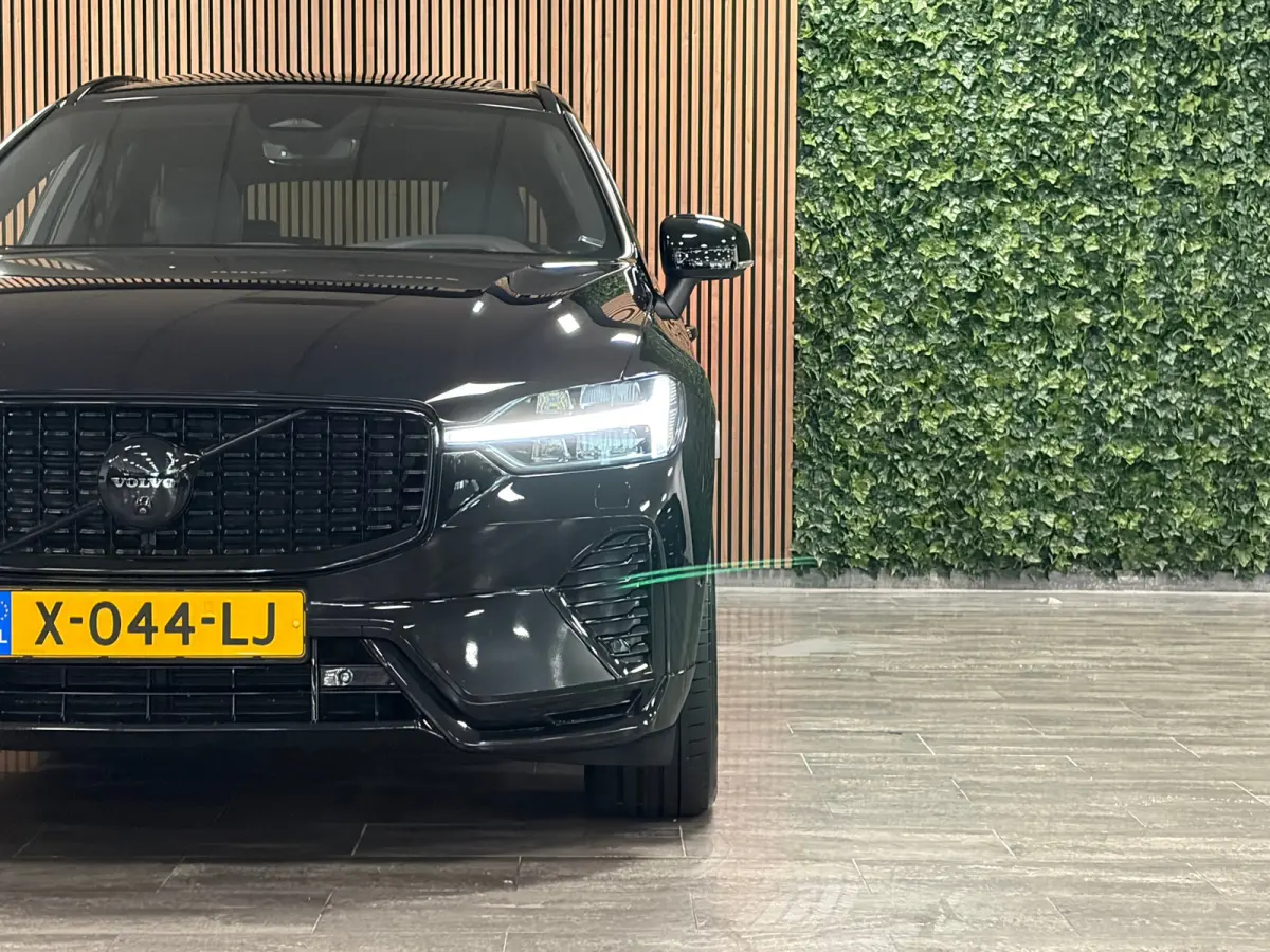 T8 AWD Recharge Ultra Black Edition | Luchtvering | Trekhaak | 360° Camera | 455pk | Head-Up Display | Adaptieve Cruise Control | Stoelverwarming voor+achter | Stuurwielverwarming | Schuifd