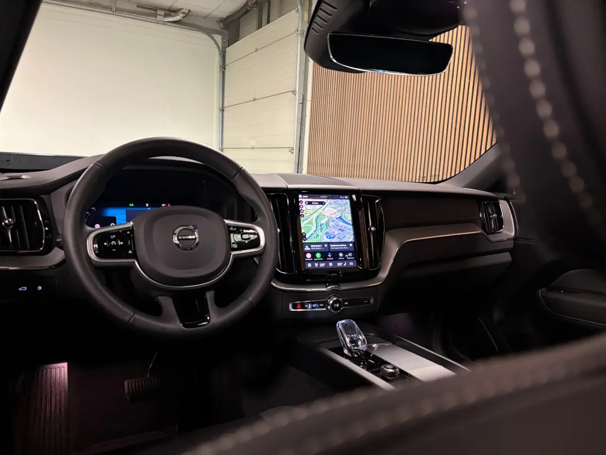 T8 AWD Recharge Ultra Black Edition | Luchtvering | Trekhaak | 360° Camera | 455pk | Head-Up Display | Adaptieve Cruise Control | Stoelverwarming voor+achter | Stuurwielverwarming | Schuifd