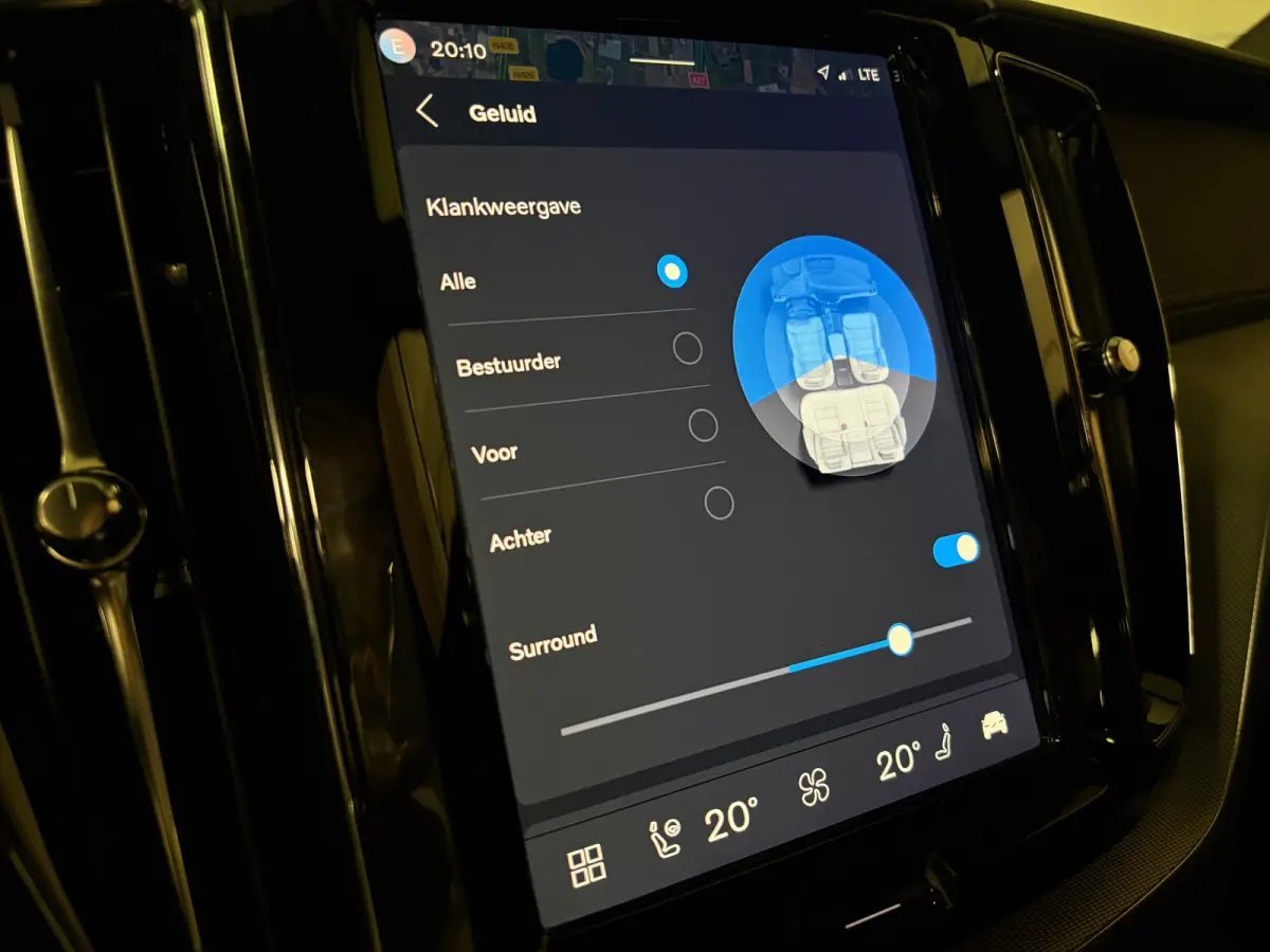 T8 AWD Recharge Ultra Black Edition | Luchtvering | Trekhaak | 360° Camera | 455pk | Head-Up Display | Adaptieve Cruise Control | Stoelverwarming voor+achter | Stuurwielverwarming | Schuifd