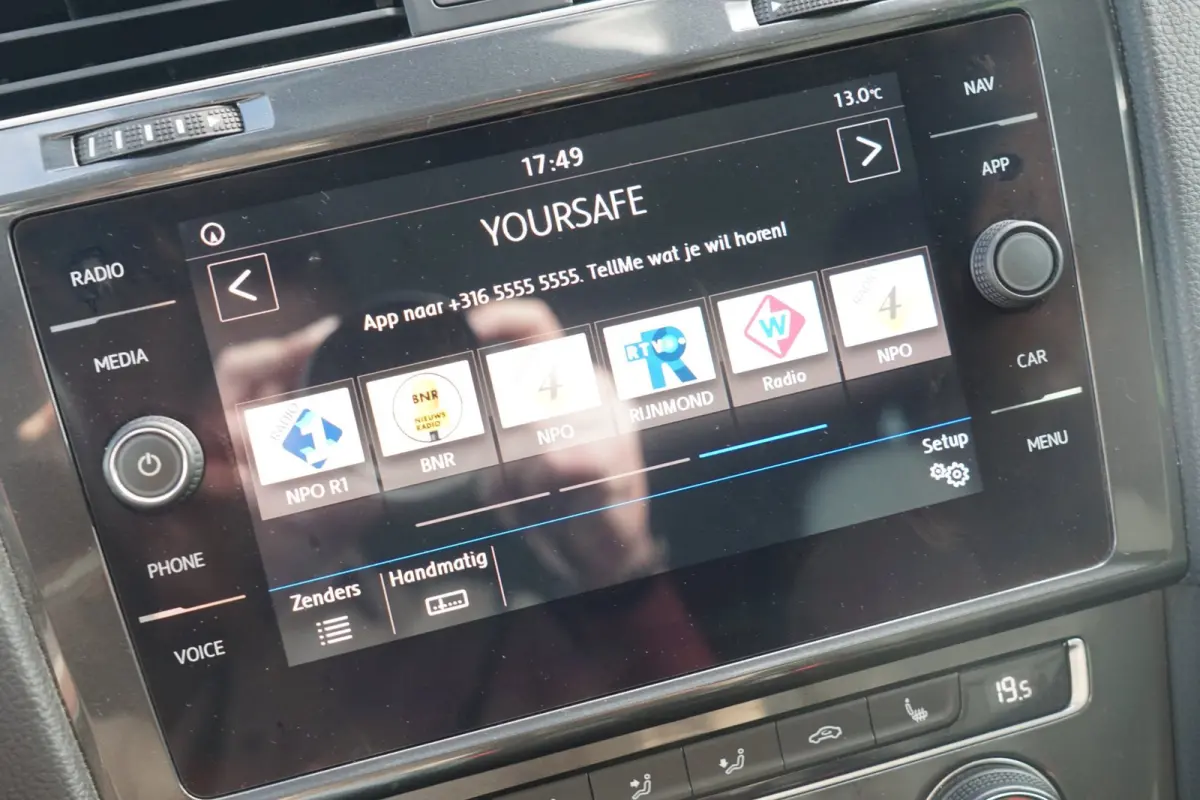 1.4 TSI Connected Series | Deep Black Metallic | AppleCarplay/Navi/Cruise/Bluetooth/A