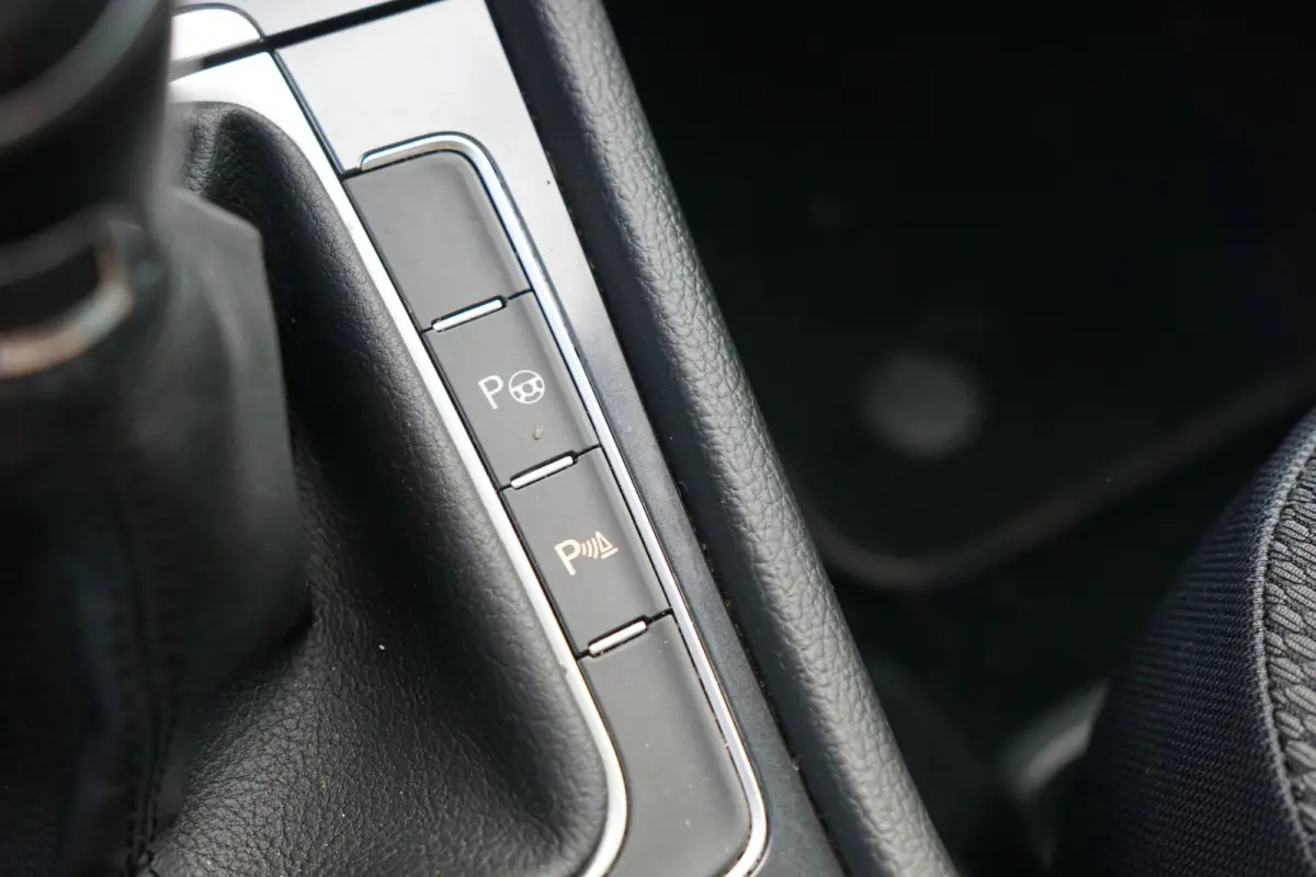 1.4 TSI Connected Series | Deep Black Metallic | AppleCarplay/Navi/Cruise/Bluetooth/A