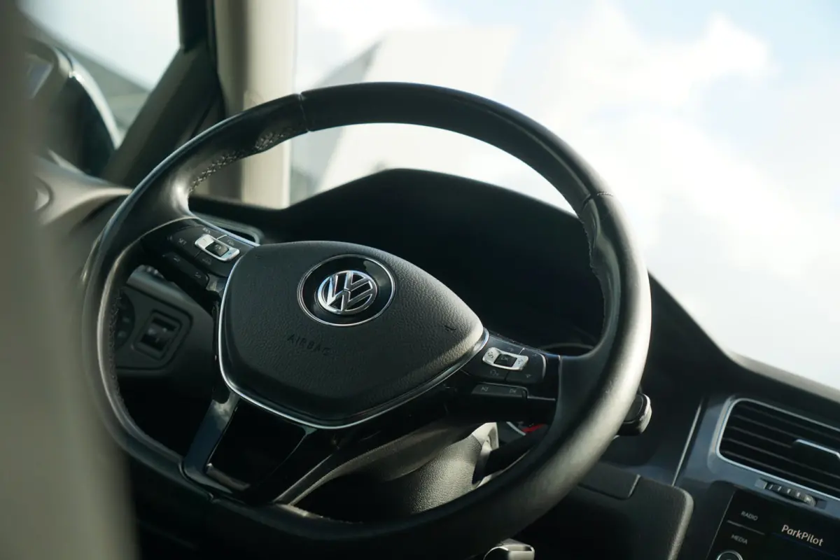 1.4 TSI Connected Series | Deep Black Metallic | AppleCarplay/Navi/Cruise/Bluetooth/A