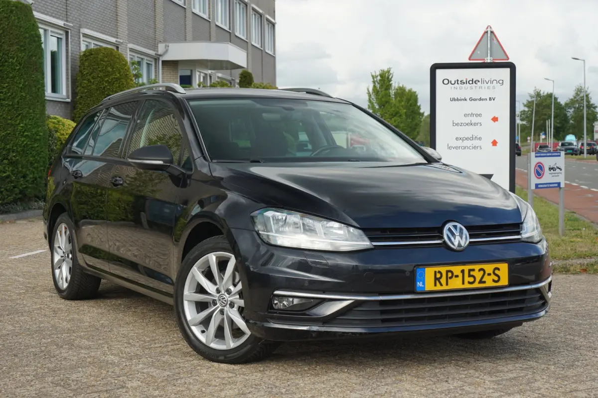 1.4 TSI Connected Series | Deep Black Metallic | AppleCarplay/Navi/Cruise/Bluetooth/A
