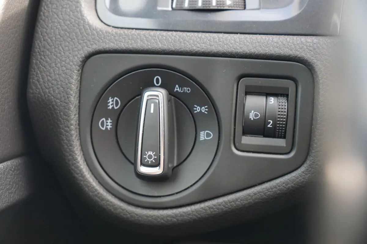1.4 TSI Connected Series | Deep Black Metallic | AppleCarplay/Navi/Cruise/Bluetooth/A